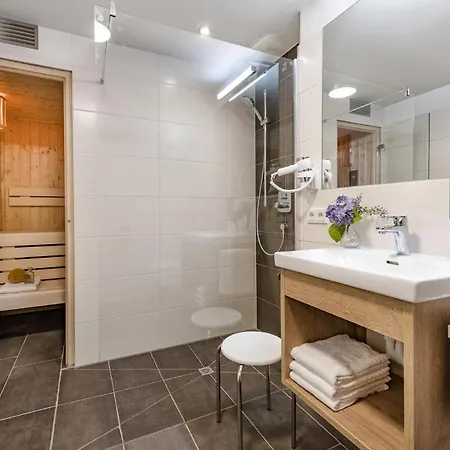 Beautiful In With Sauna And 2 Bedrooms 公寓 *